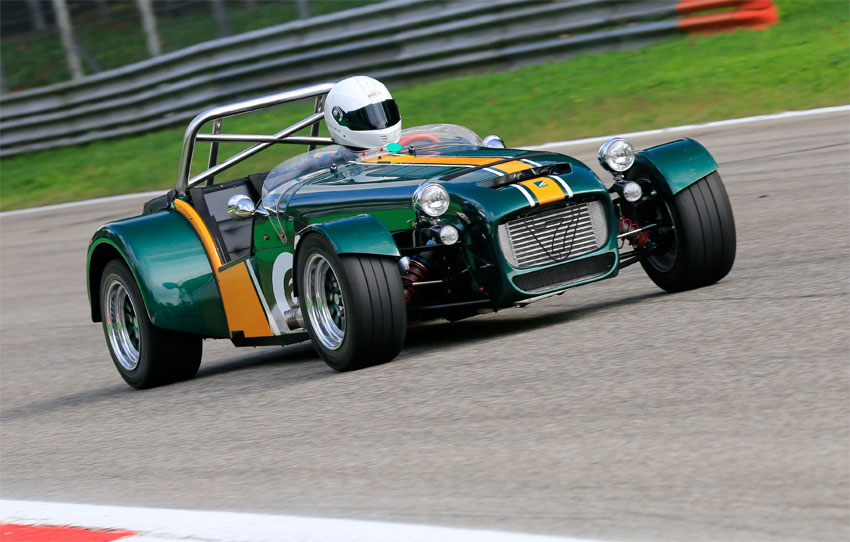 Caterham da corsa powerd by "il différentiel" caterham da corsa